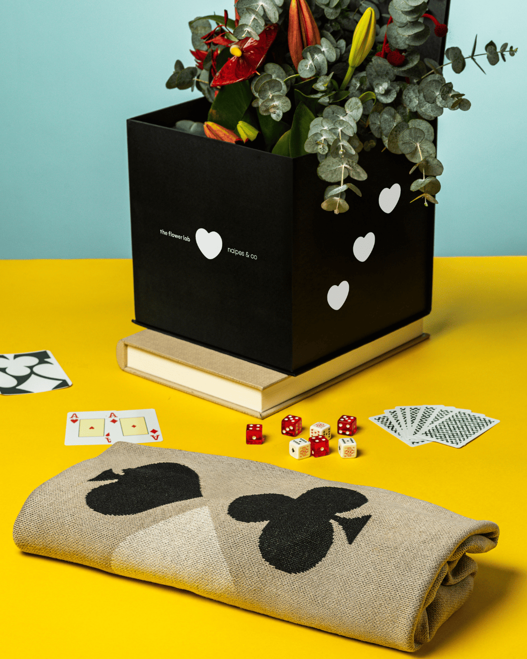 Kit Flores e Toalha de Jogos Sisal