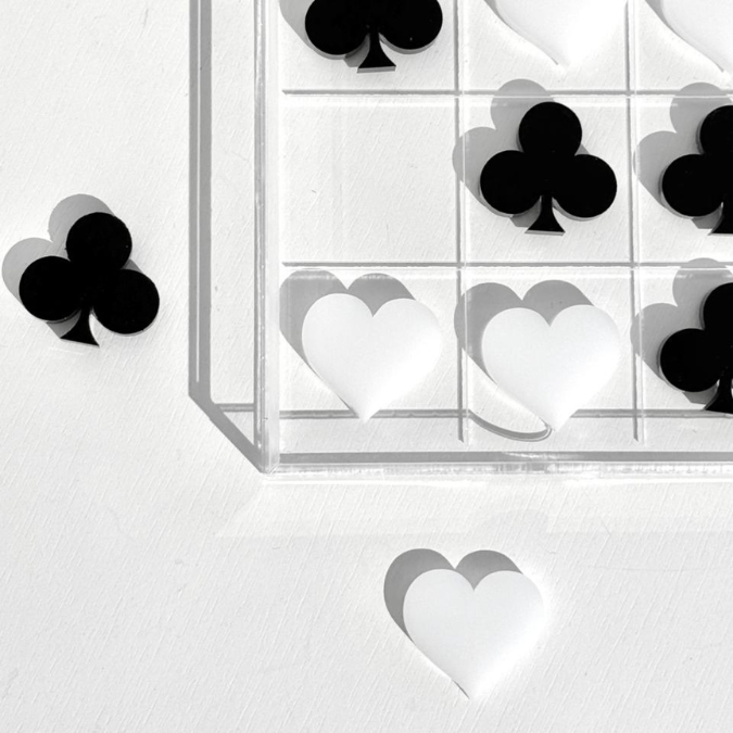 Kit Flores + Copos + Jogo da Velha