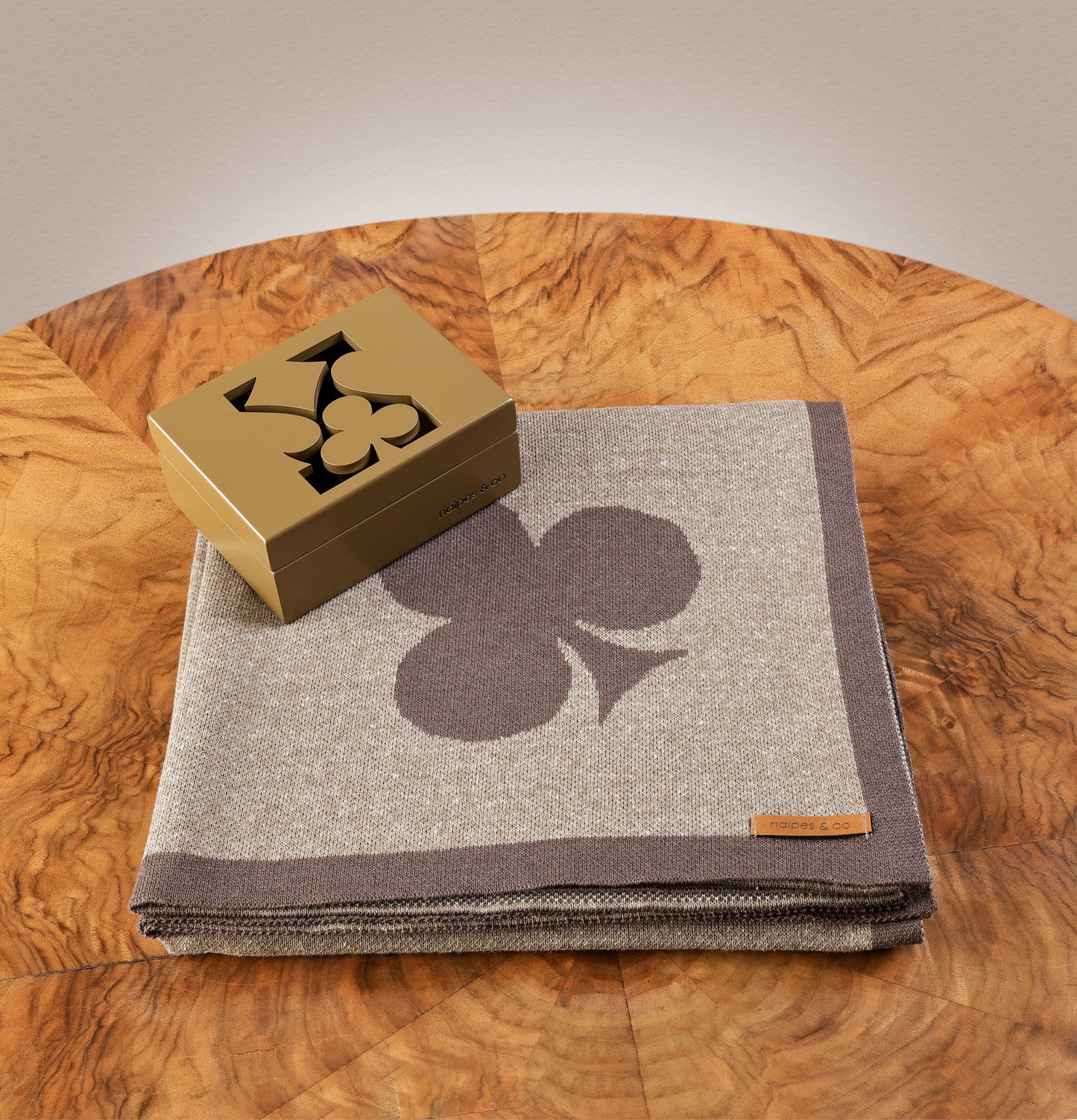 Kit Especial: Toalha de Jogos Gift + Caixa Baralho