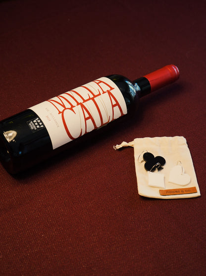 Kit Toalha Joy Bordô, Vinho Milla Cala e Marca Taças