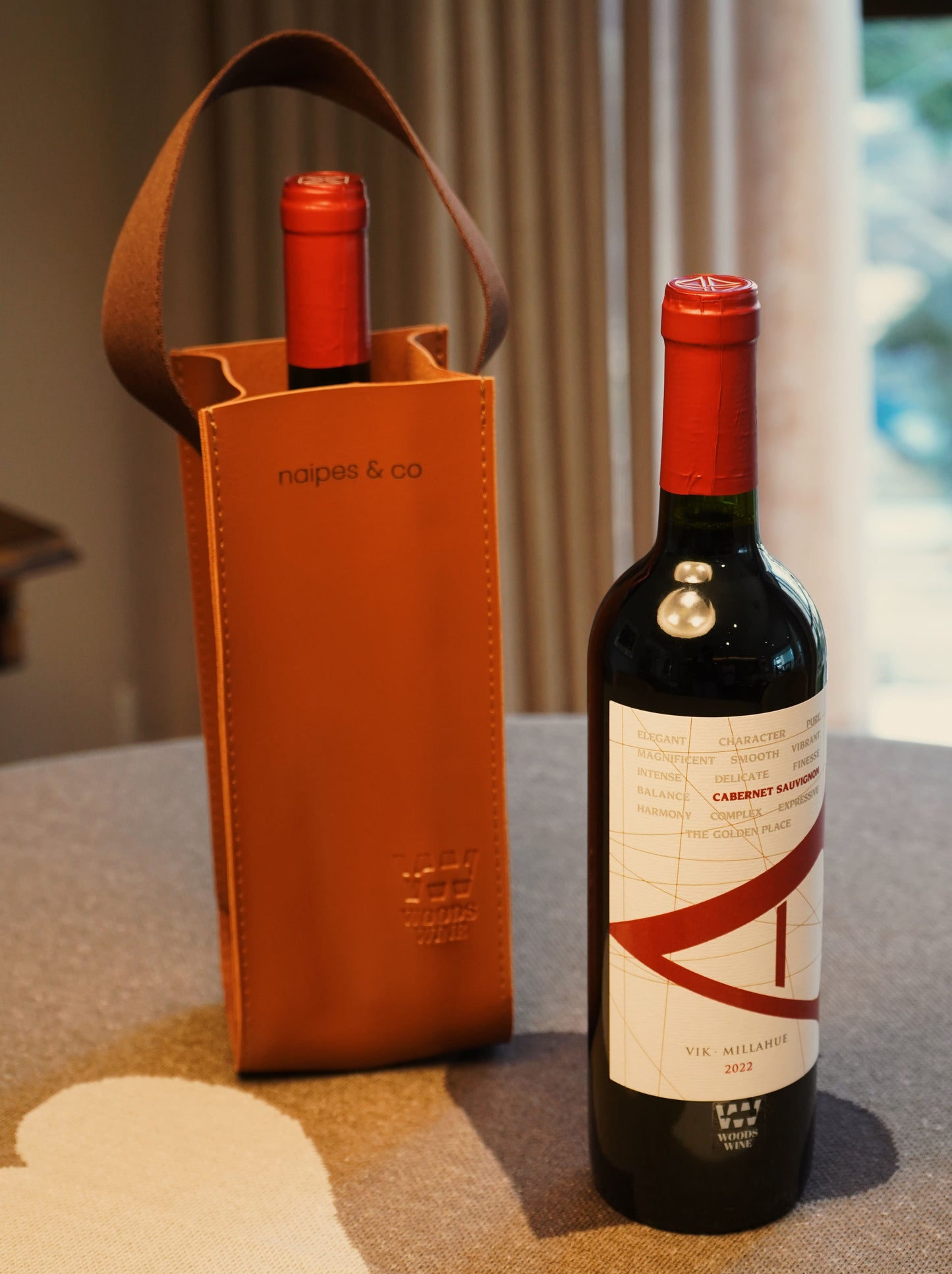 Kit Toalha de Jogos Fendi, Vinho e Porta Vinho VIK A